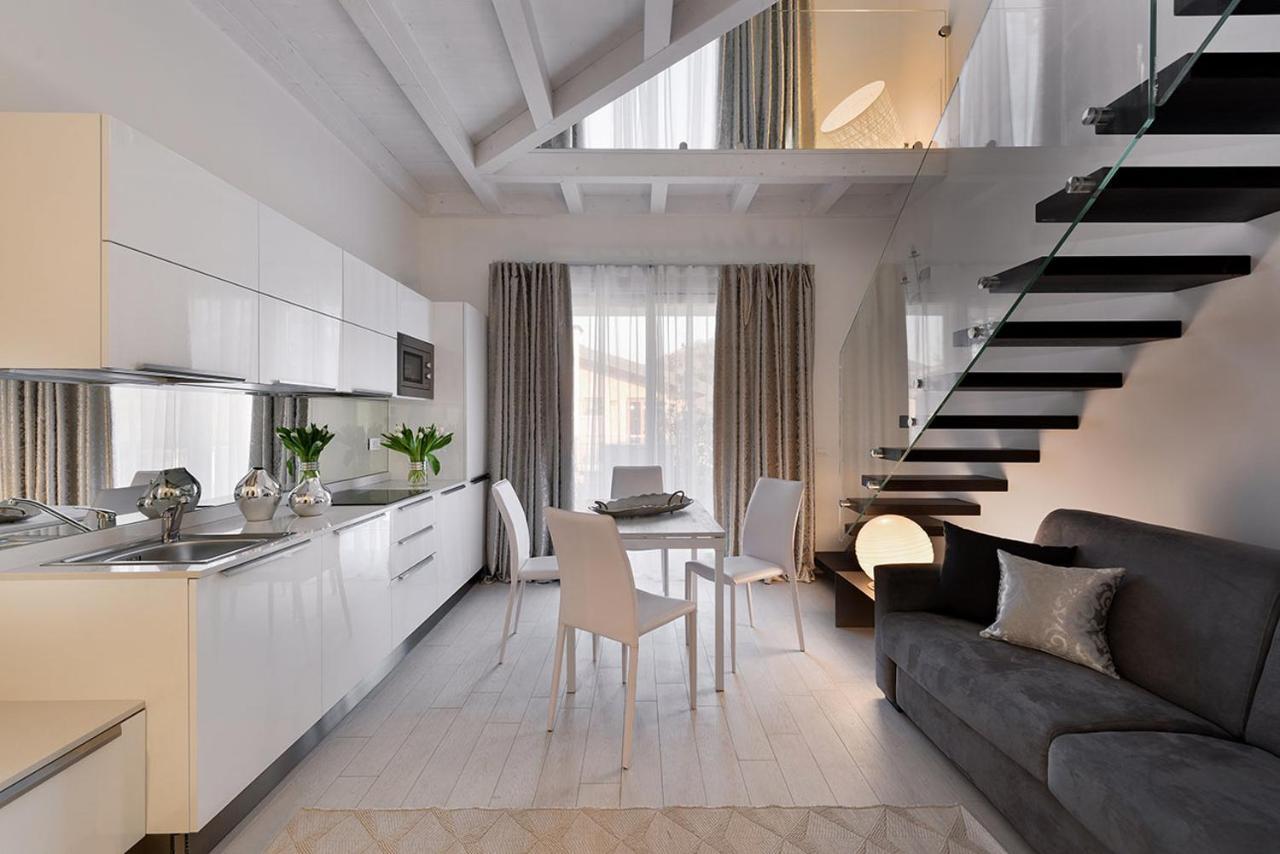 Villa Bianca Luxury Apartments Desenzano del Garda Eksteriør bilde