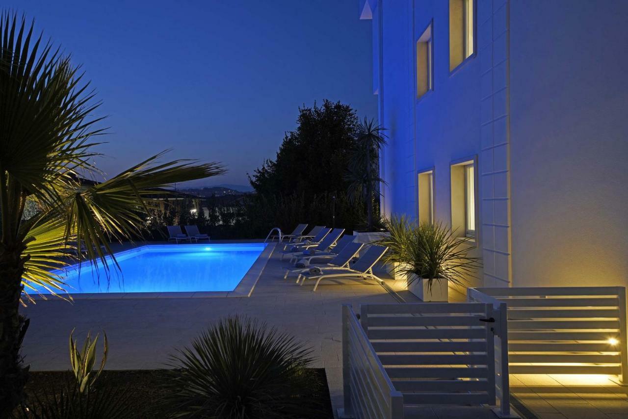 Villa Bianca Luxury Apartments Desenzano del Garda Eksteriør bilde