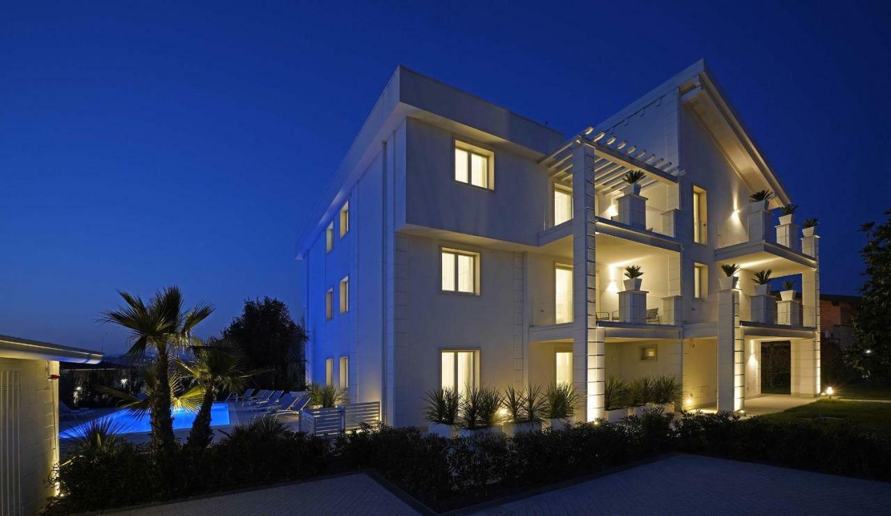 Villa Bianca Luxury Apartments Desenzano del Garda Eksteriør bilde
