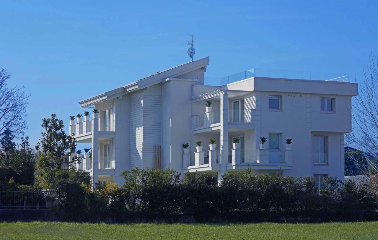 Villa Bianca Luxury Apartments Desenzano del Garda Eksteriør bilde
