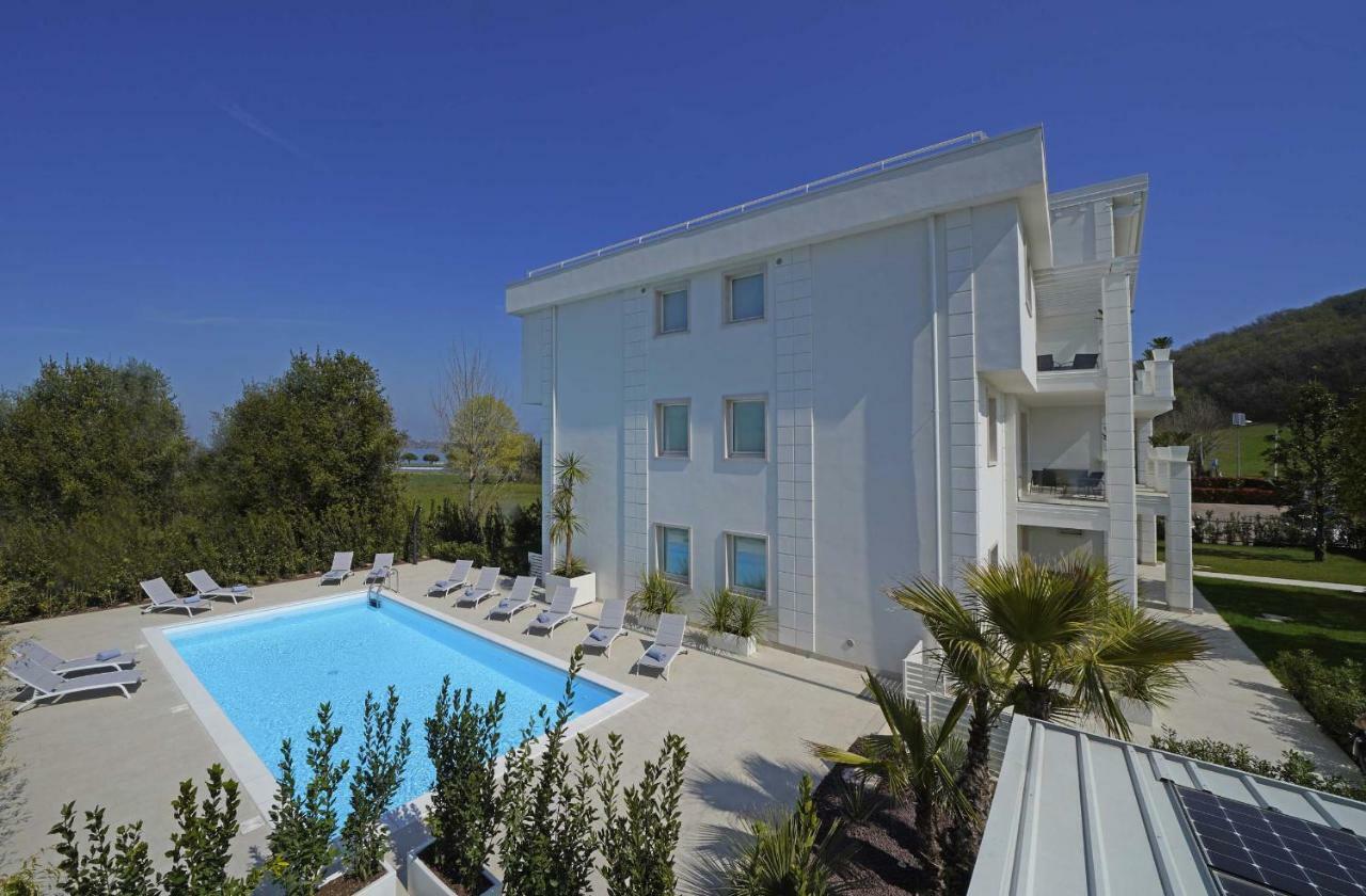 Villa Bianca Luxury Apartments Desenzano del Garda Eksteriør bilde