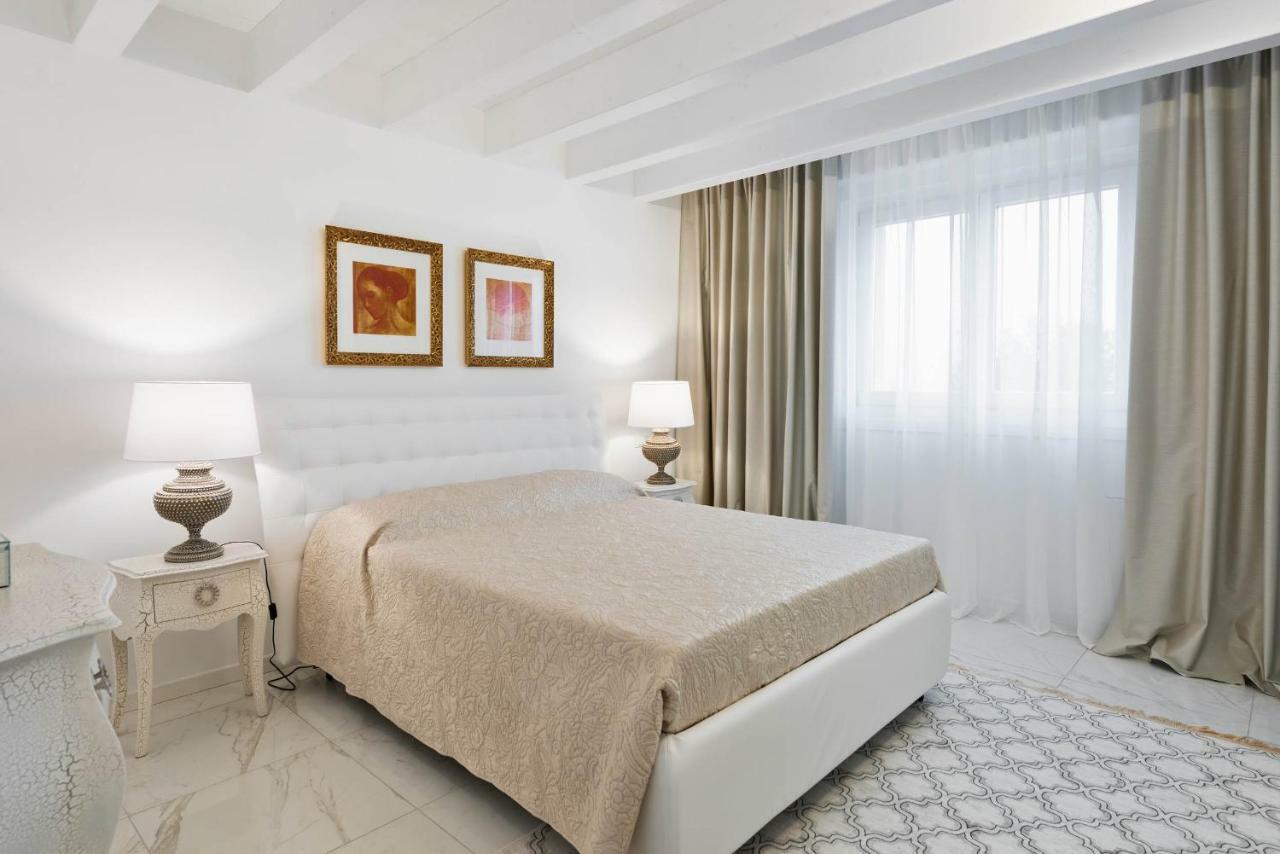 Villa Bianca Luxury Apartments Desenzano del Garda Eksteriør bilde